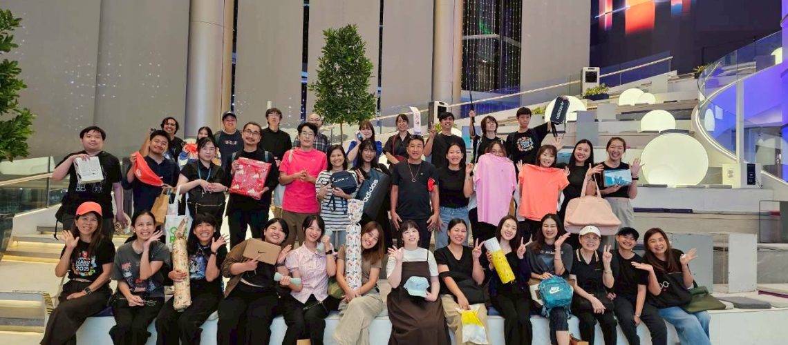 LINE_ALBUM_Group Photo 22Dec25_251230_1